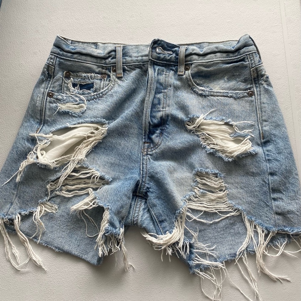 American Eagle Outfitters Light Blue Denim Distressed Shorts size 2